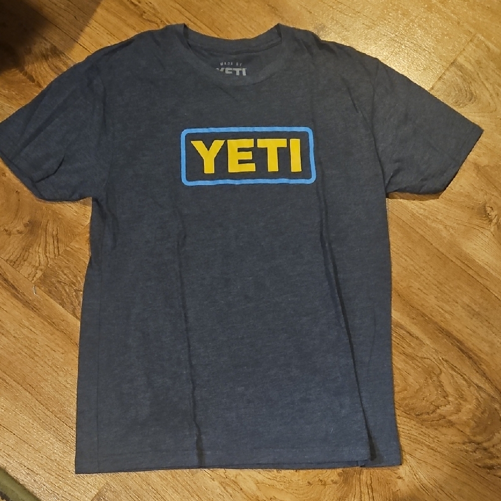 YETI Blue Graphic T-Shirt Men's Size Medium